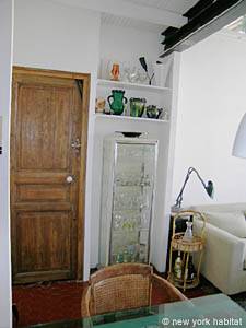 Living room - Photo 2 of 27