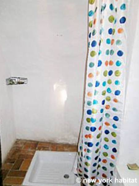 Bathroom 4 - Photo 3 of 3