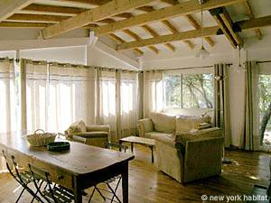Living room - Photo 1 of 7