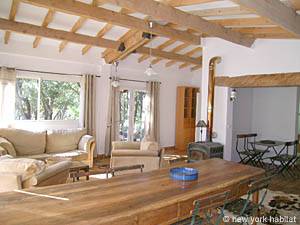 Living room - Photo 5 of 7