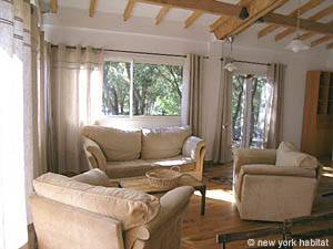 Living room - Photo 7 of 7