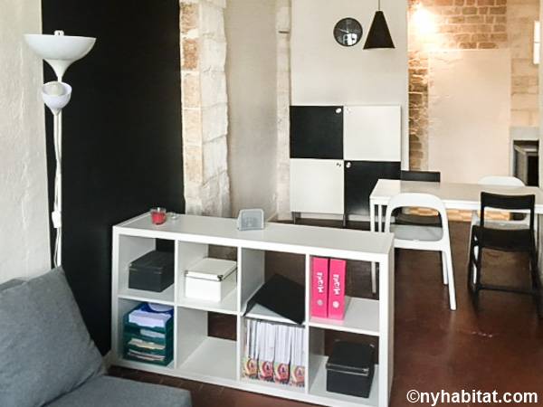Living room - Photo 1 of 7