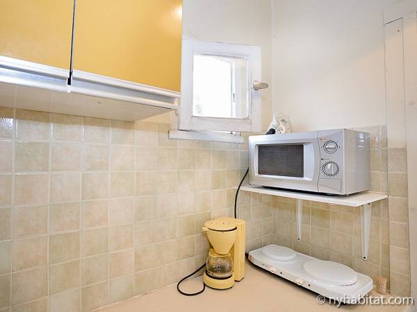 Kitchen - Photo 3 of 4