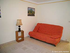 Living room - Photo 3 of 6
