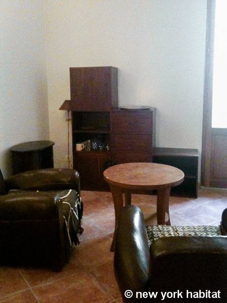 Living room - Photo 3 of 3