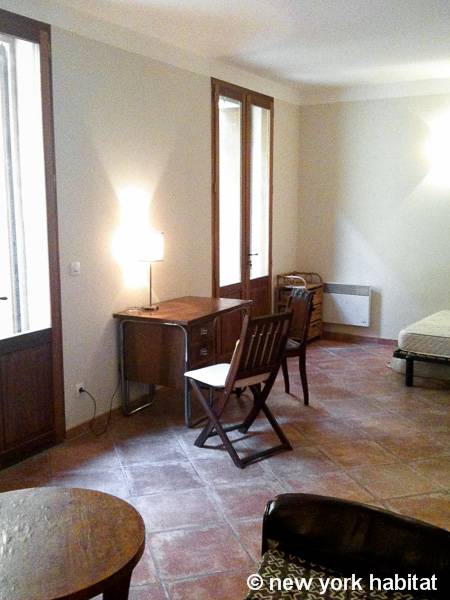 Living room - Photo 1 of 3