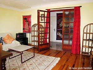 Living room - Photo 5 of 8