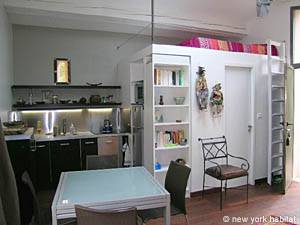 Living room - Photo 5 of 8