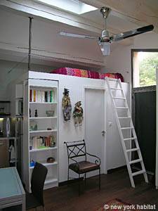 Living room - Photo 6 of 8