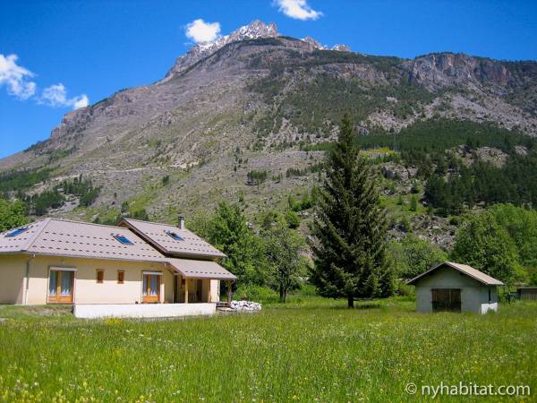 South of France L'Argentière-la-Bessée, French Alps - 4 Bedroom accommodation bed breakfast - Apartment reference PR-1017