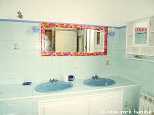 Bathroom - Photo 2 of 4 Bathroom - Photo 2 of 4