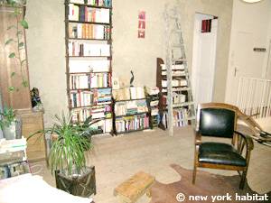 Living room - Photo 3 of 7