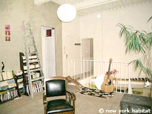 Living room - Photo 4 of 7