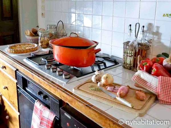 Kitchen - Photo 3 of 3