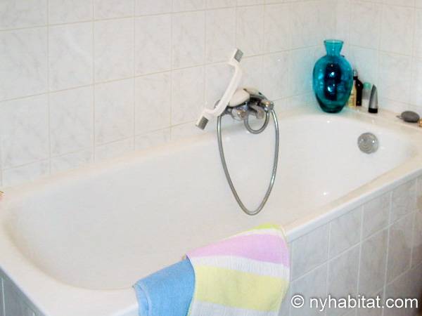 Baño 1 - Photo 3 de 4