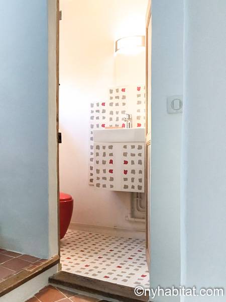 Bathroom 2 - Photo 3 of 3
