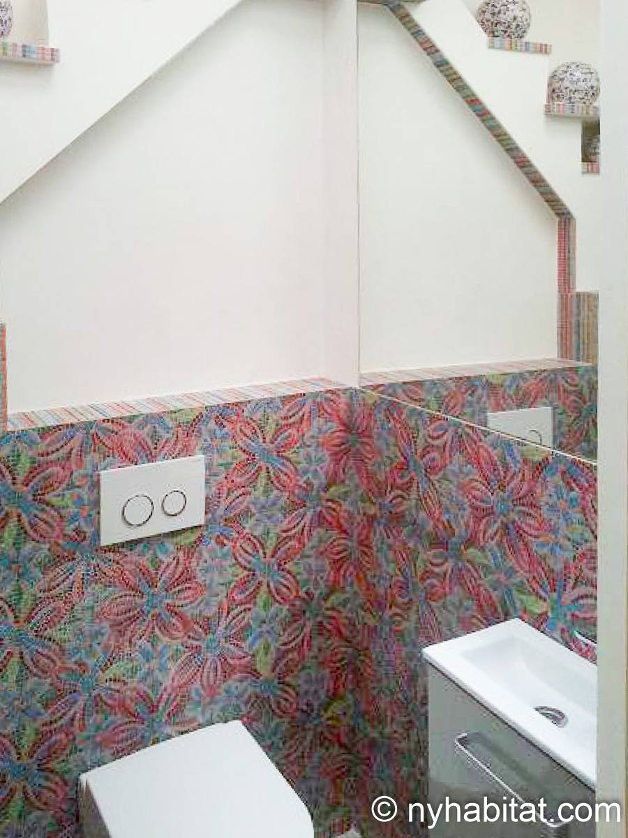 Bathroom 4 - Photo 1 of 1