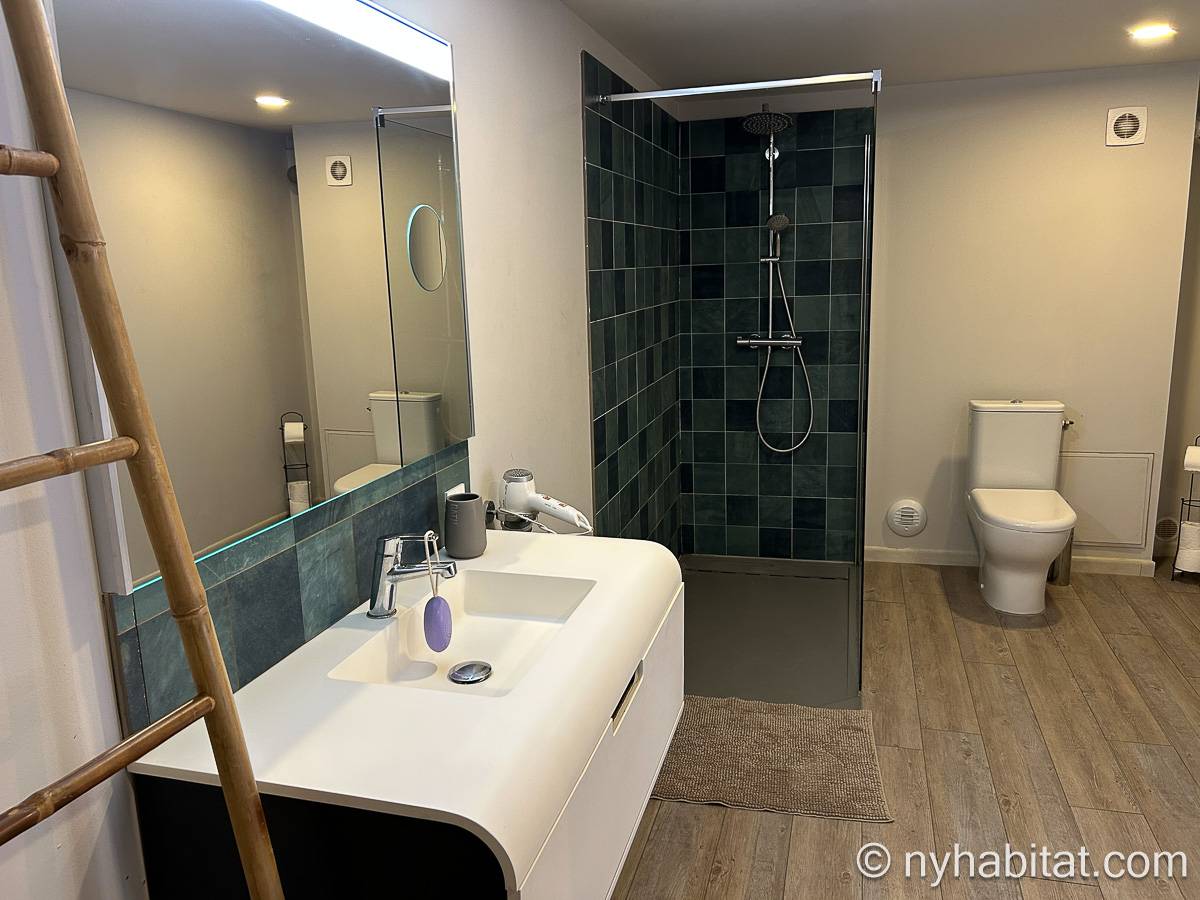 Bathroom 2 - Photo 2 of 2