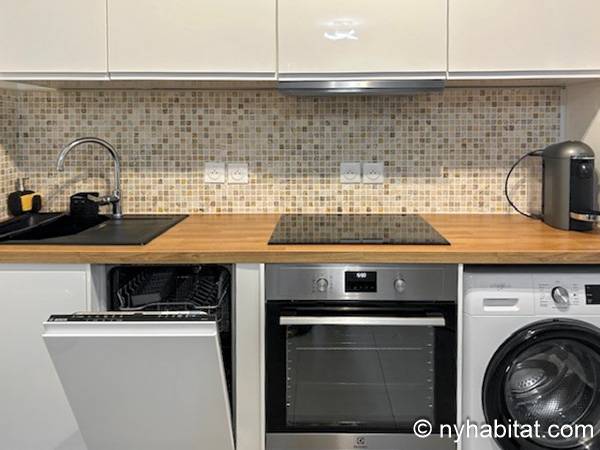 Kitchen - Photo 3 of 4