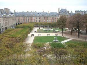 La plaza más bonita de París: la Place des Vosges