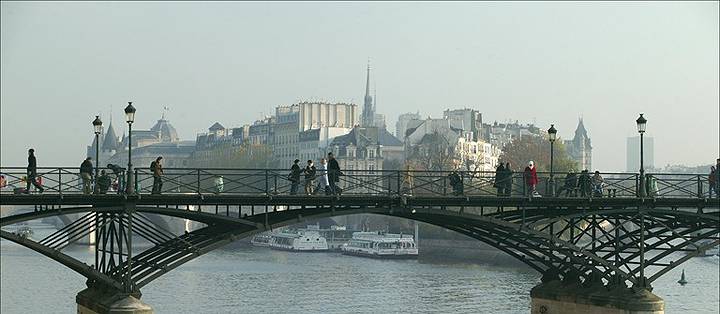 Después de ir al Louvre diríjase al puente más bonito de París
