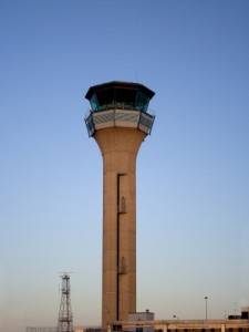 Torre de control del aeropuerto de Luton