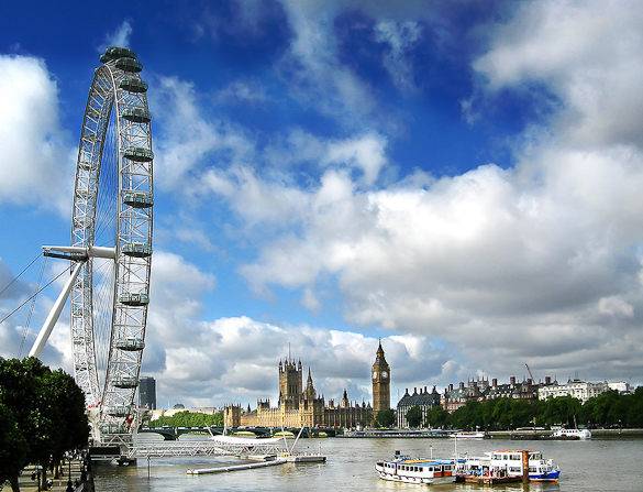 Foto del río Támesis con el London Eye a la izquierda y el Palacio de Westminster a la derecha
