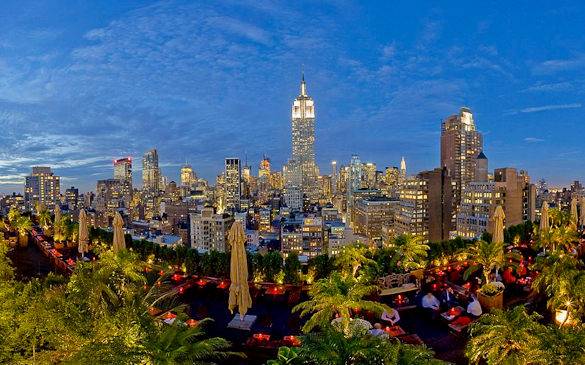 Vistas panorámicas del Midtown Manhattan desde el jardín de la azotea del 230 Fifth