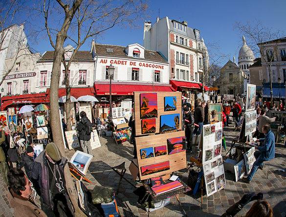 Imagen de la place du Tertre en Montmartre con sus pintores