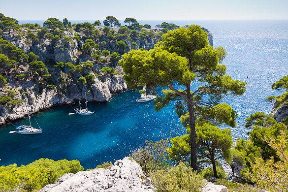 Imagen una cala cerca de Marsella con vistas hacía el Mediterráneo