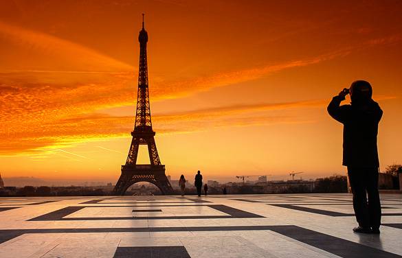 Imagen de la Torre Eiffel al atardecer desde la Explanada de Trocadéro