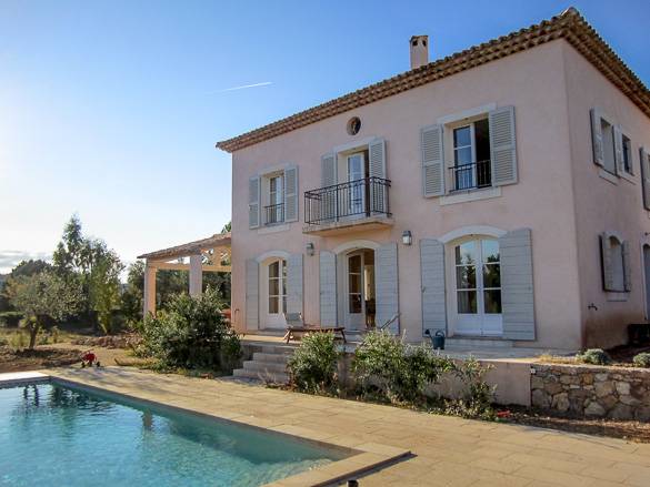 Foto di un appartamento vacanza con piscina nel Sud della Francia