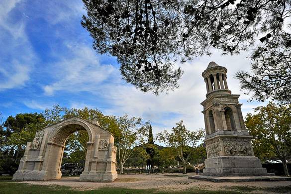 Imagen de Glanum, un antiguo yacimiento romano cerca de Saint-Rémy-de-Provence