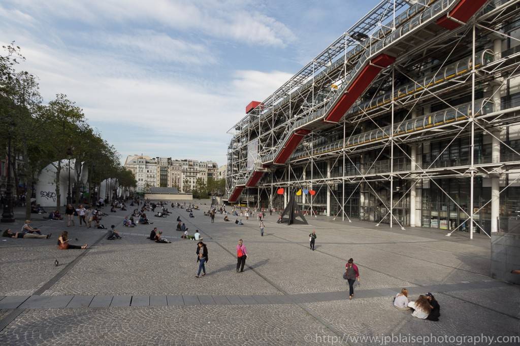 Imagen de la plaza de Beaubourg en frente del centro Pompidou en París.