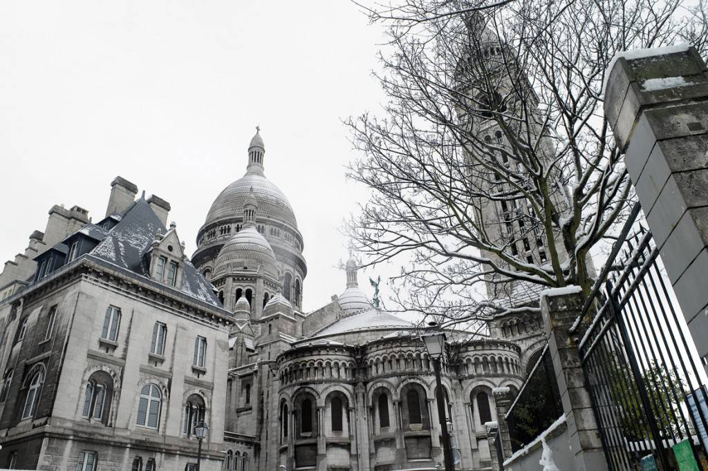 Imagen de la basílica del Sagrado Corazón cubierta por la nieve