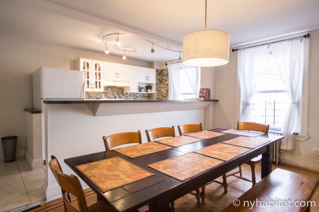 Imagen de la mesa de comedor del apartamento NY-14590
