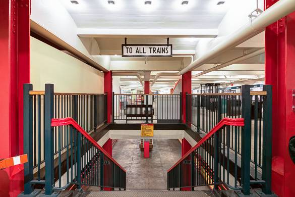 Imagen del vestíbulo de una antigua estación en el Museo de Tránsito de Nueva York