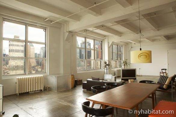 Imagen del salón abierto del apartamento NY-11303