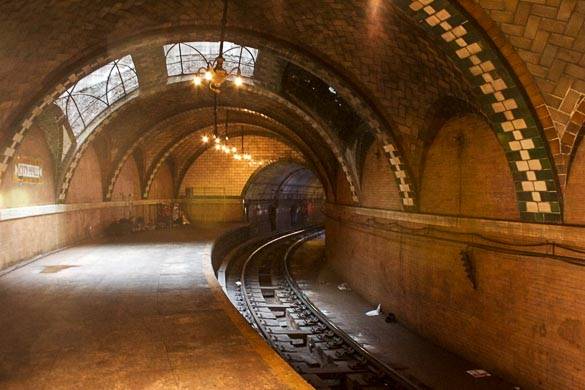 Imagen del andén de la estación City Hall IRT