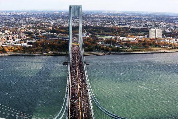 Imagen de corredores en el Puente Verrazano–Narrows.