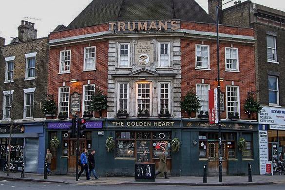 Imagen de un pub de East London en una esquina cerca de Brick Lane.