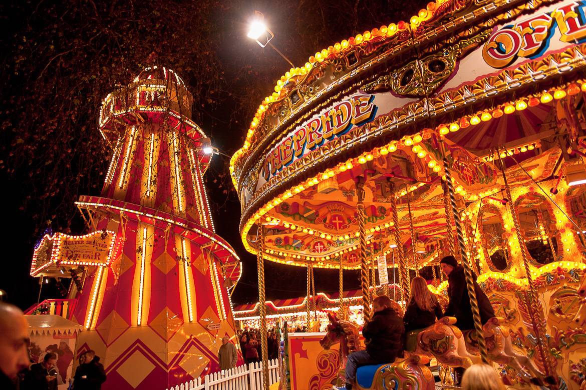 Imagen de un tiovivo iluminado en el festival Winter Wonderland, en Hyde Park