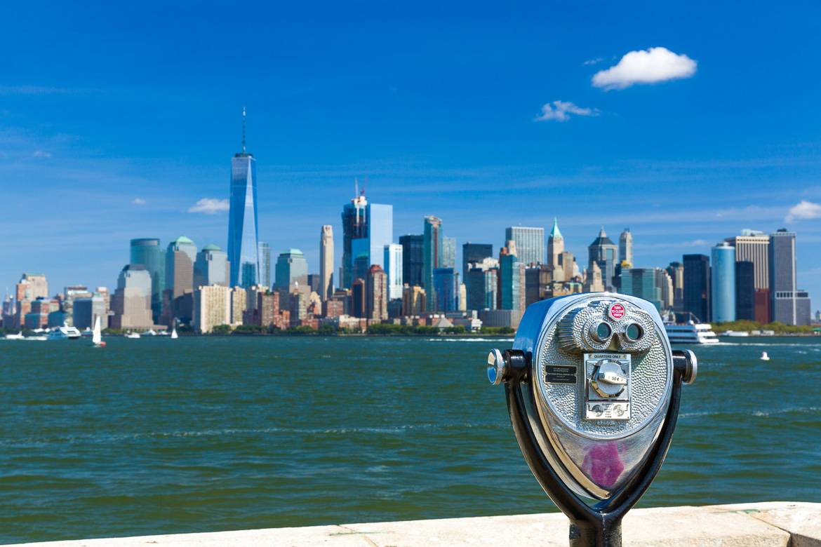 Imagen del horizonte de Manhattan desde un visor en el East River.