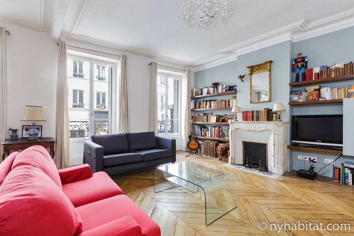 Imagen de un salón en PA-4690 con sofás, una chimenea, estanterías y ventanas francesas.