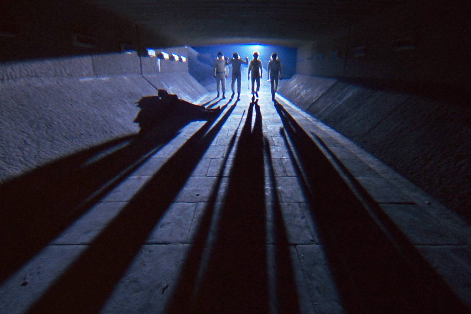 Imagen de la banda caminando por el túnel en La naranja mecánica.