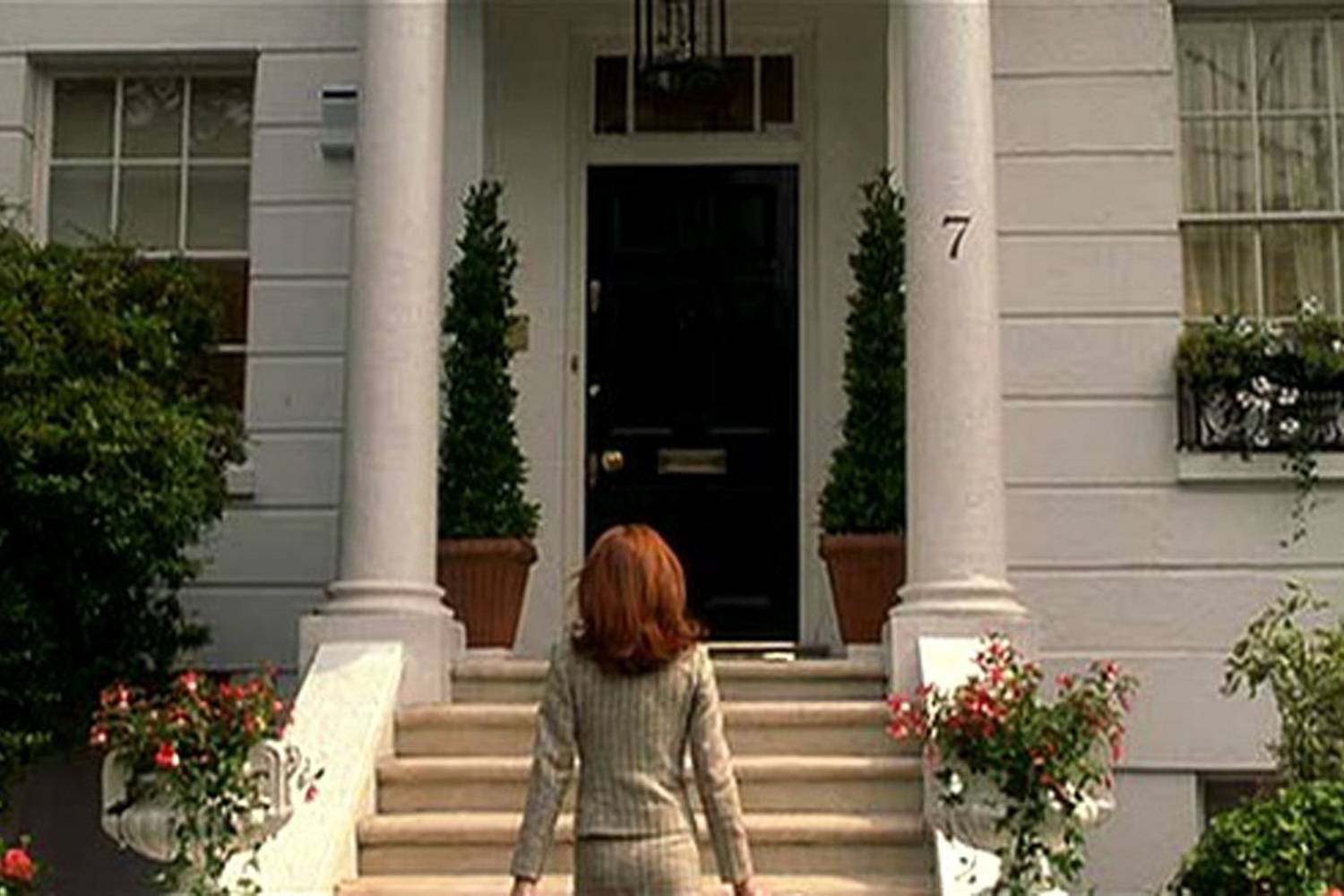 Imagen de la actriz Lindsay Lohan frente a la casa londinense de Tú a Londres y yo a California.