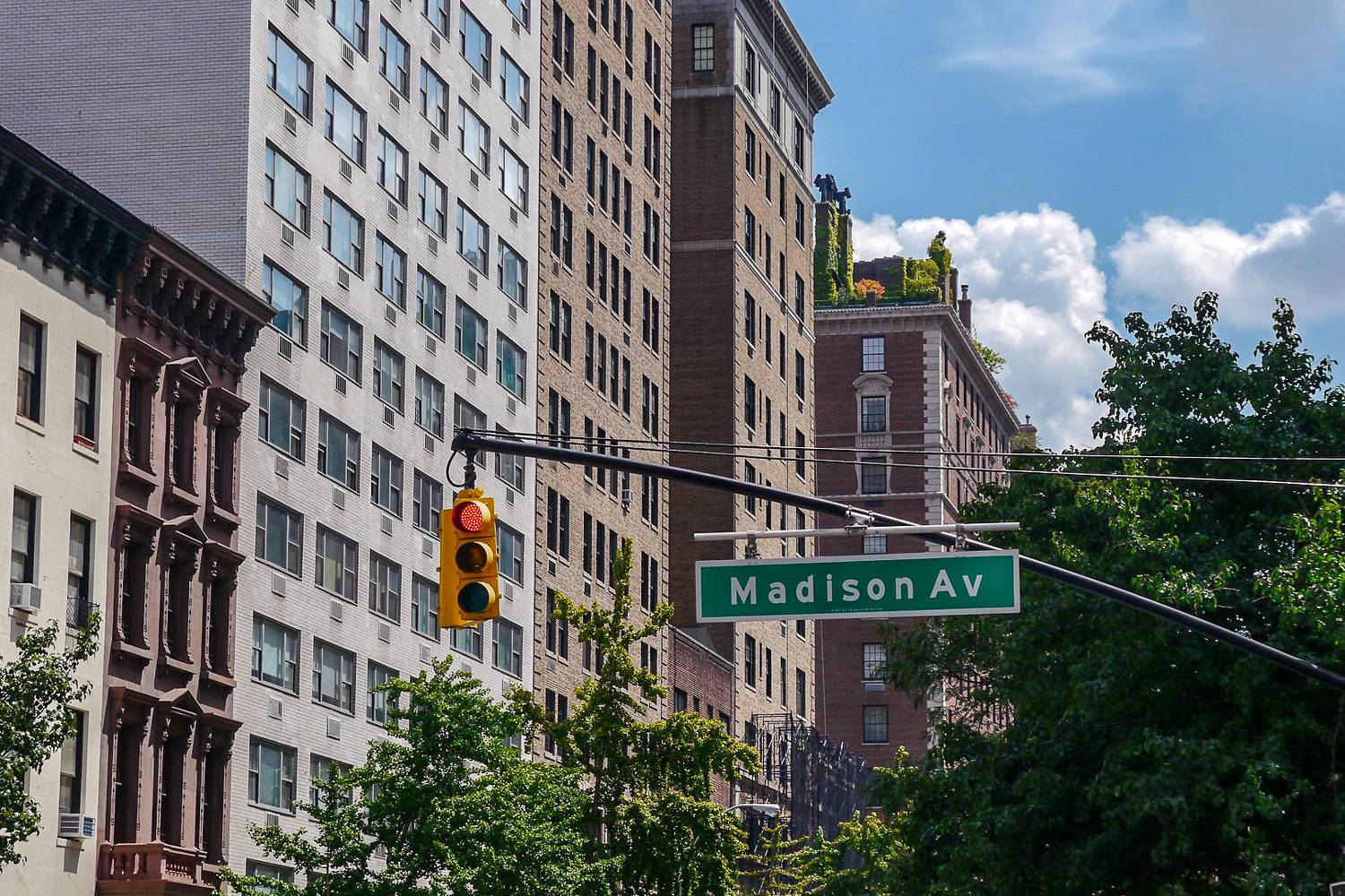 Imagen de un edificio de apartamentos en Nueva York en Madison Avenue.