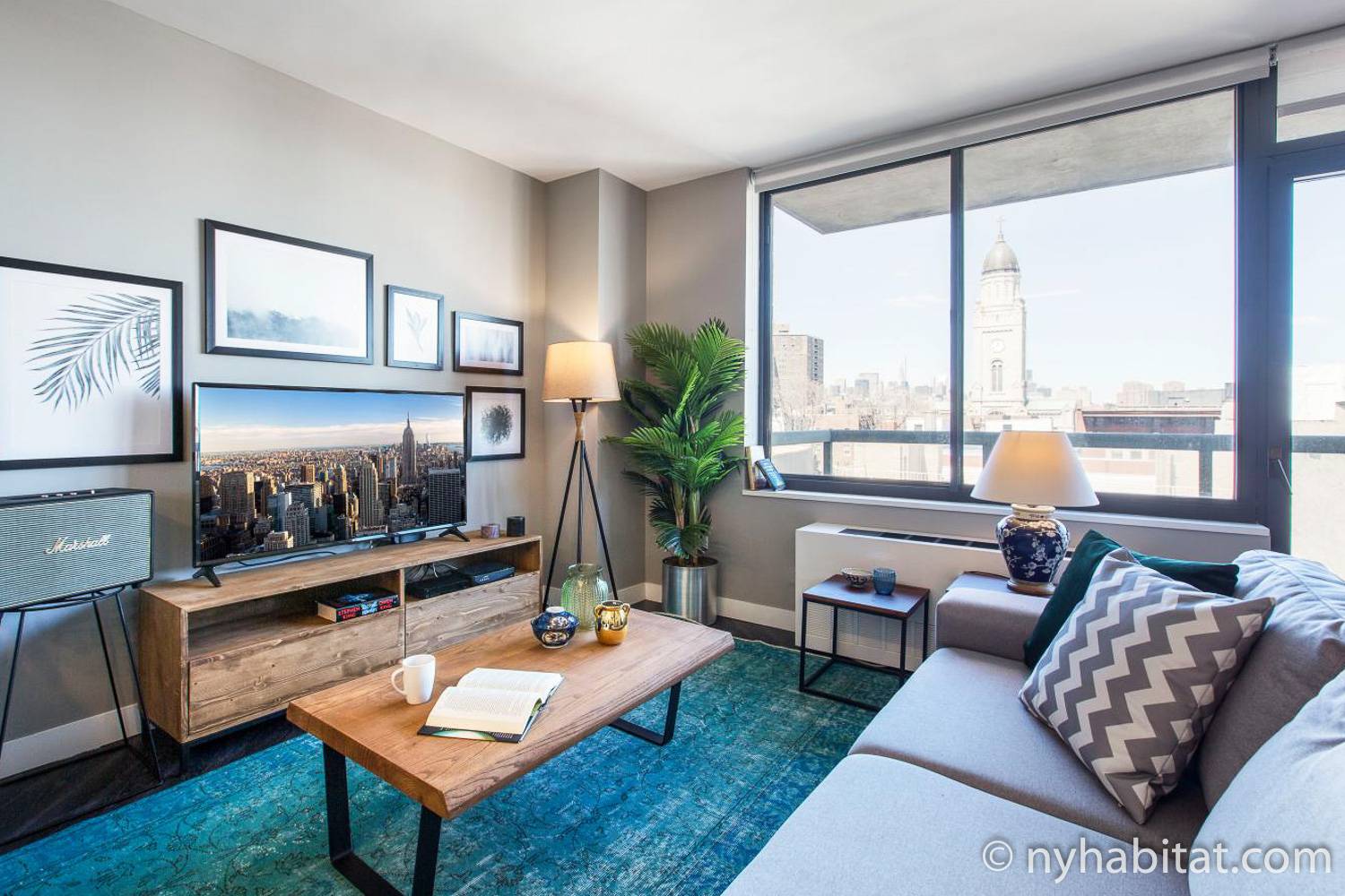 Imagen del salón del apartamento amueblado de un dormitorio NY-17716 en East Village con vistas a la ciudad
